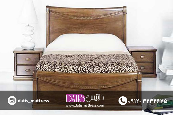 این سرویس خواب چوبی همراه با دو پاتختی کشودار توسط شرکت داتیس عرضه می شود